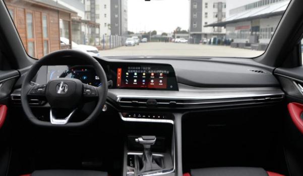 新款長(zhǎng)安CS35PLUS上市，下雨自動(dòng)關(guān)窗（貼心又智能）