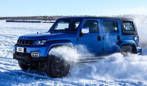 北京BJ40刀鋒英雄版上市，自駕游就選它（價格實(shí)惠）