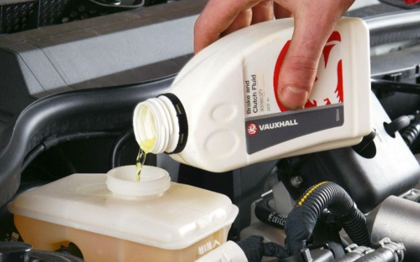 剎車(chē)油多長(zhǎng)時(shí)間更換一次 剎車(chē)油更換有必要嗎