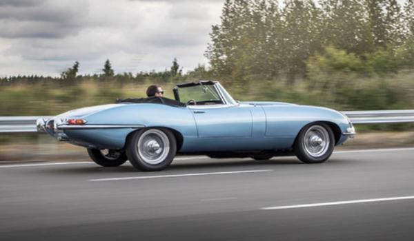 汽車尾翼，不僅美觀還能提高駕駛穩(wěn)定性（節(jié)省燃料）