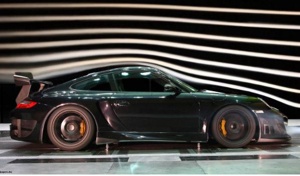 汽車尾翼，不僅美觀還能提高駕駛穩(wěn)定性（節(jié)省燃料）