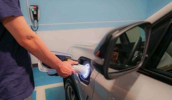 便攜公用專屬三大充電方式 寶馬x1新能源充電說(shuō)明