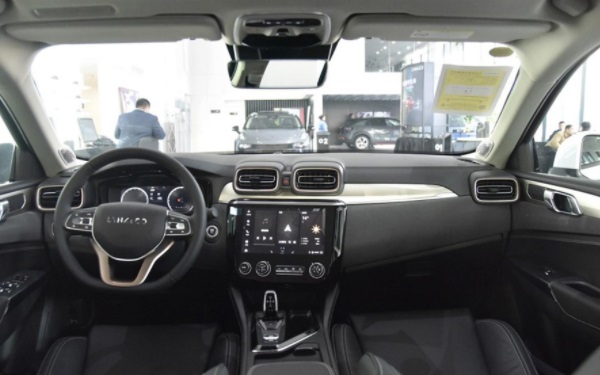 領(lǐng)克03和思域?qū)Ρ?領(lǐng)克03和思域哪個好