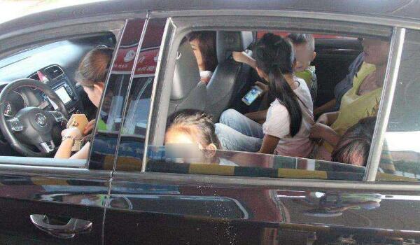 5個(gè)大人加1個(gè)嬰兒算超載嗎 超載1人處罰扣分標(biāo)準(zhǔn)