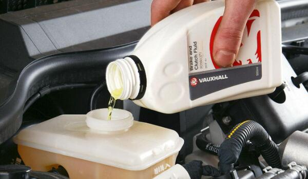 粘性好凝固點(diǎn)低沸點(diǎn)高是基本要求 剎車(chē)油多長(zhǎng)時(shí)間更換一次