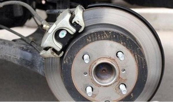 主動(dòng)剎車/主動(dòng)安全系統(tǒng)，提高行車安全（行車技術(shù)）