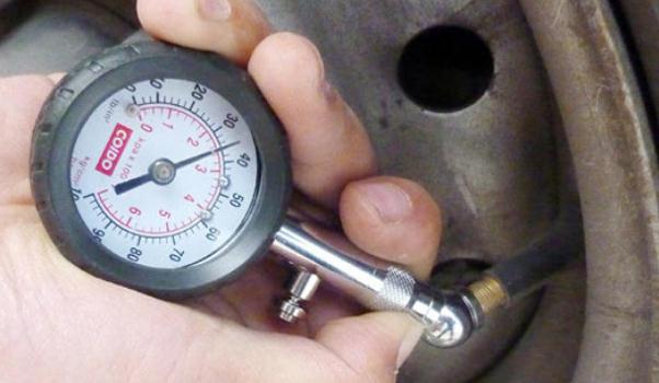 胎壓監(jiān)測裝置，分為內(nèi)置和外置（消除隱患安全駕駛）