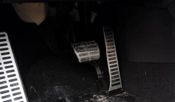 剎車輔助(EBA/BAS/BA)，防止追尾事故（安全駕駛很重要）