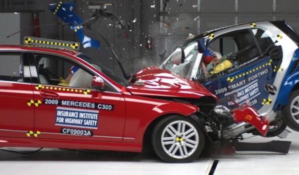 碰撞緩沖區(qū)，因設(shè)計而減小撞擊力（安全性更好）