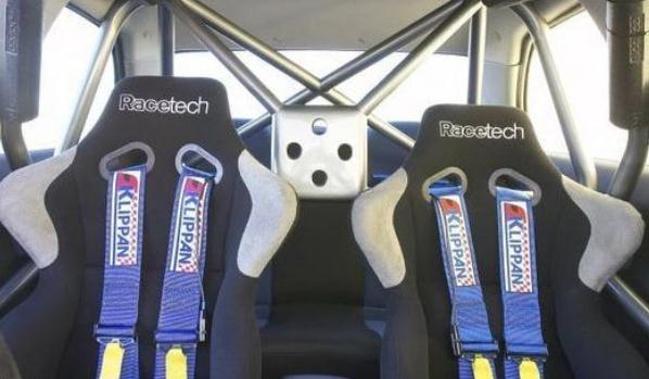 頭頸保護系統(tǒng)HANS，固定保護（更安全）