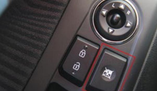 車速感應(yīng)自動上鎖，防止突然打開車門的危險（感應(yīng)開關(guān)）