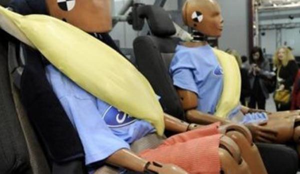 膨脹式安全帶，碰撞后0.04秒內(nèi)完成（比較實用）