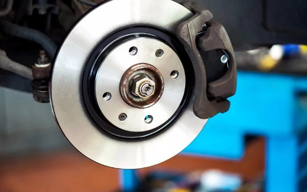 剎車(chē)保障出行安全 剎車(chē)片多久換一次