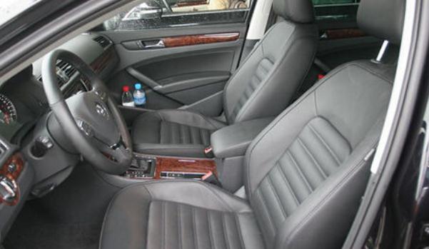 肩部支撐調(diào)節(jié)，適合的駕駛姿勢(shì)（自動(dòng)手動(dòng)和充氣的方式）