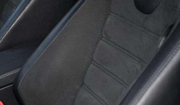 肩部支撐調(diào)節(jié)，適合的駕駛姿勢(shì)（自動(dòng)手動(dòng)和充氣的方式）