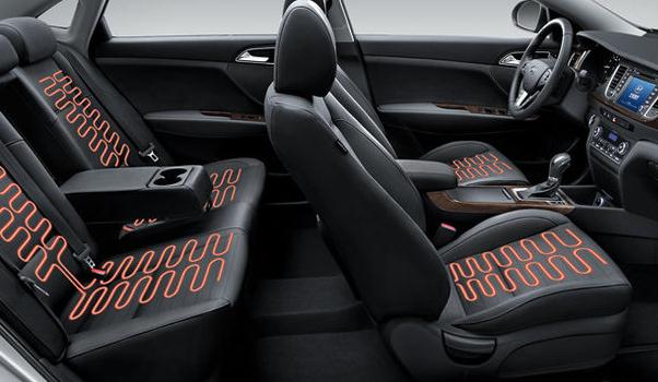 運(yùn)動(dòng)風(fēng)格座椅，運(yùn)動(dòng)風(fēng)的時(shí)尚感（年輕人偏愛運(yùn)動(dòng)風(fēng)）