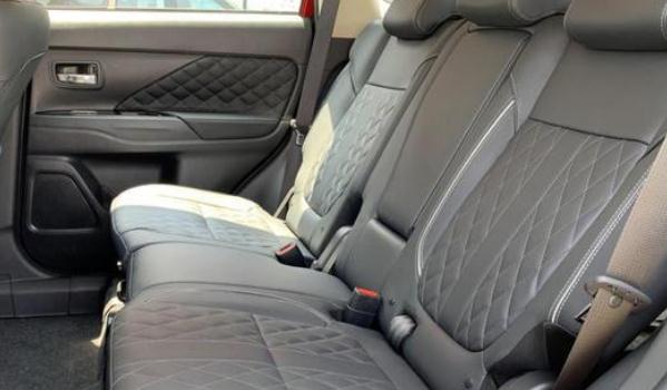 第二排座椅移動，提高駕乘舒適感（自動記憶更實(shí)用）