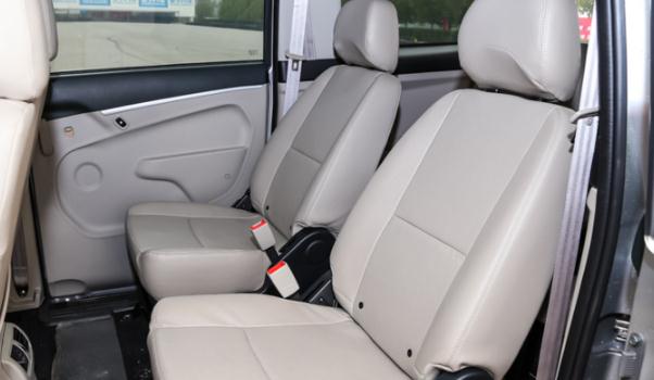 第二排座椅移動，提高駕乘舒適感（自動記憶更實(shí)用）