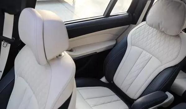 第二排獨立座椅，提高舒適性（注意轉(zhuǎn)彎行駛要減速）