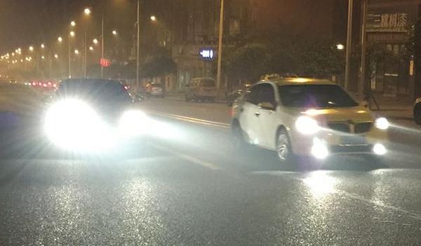 什么是遠(yuǎn)光燈，正確使用遠(yuǎn)光燈（文明駕車）