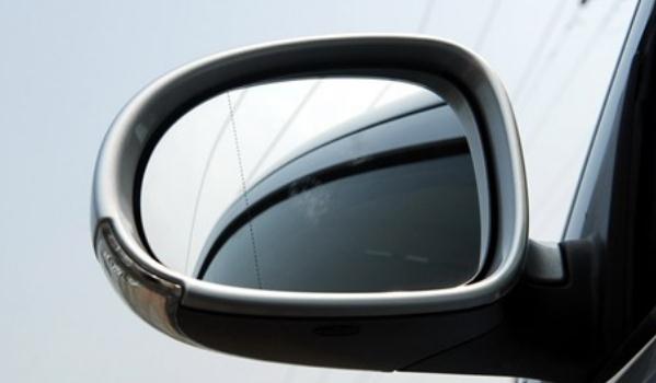 外后視鏡功能有哪些，提高夜間行車安全(安全實(shí)用的配置）