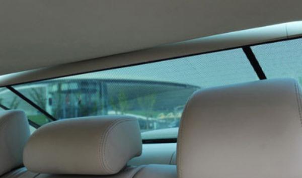 什么是后排側(cè)遮陽簾，高端車型配置自動模式（保護(hù)隱私提升舒適度）