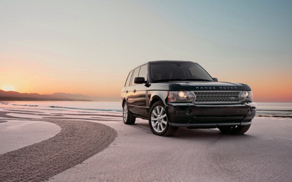 號(hào)稱(chēng)山地越野車(chē)之神 懂車(chē)的人不買(mǎi)路虎嗎