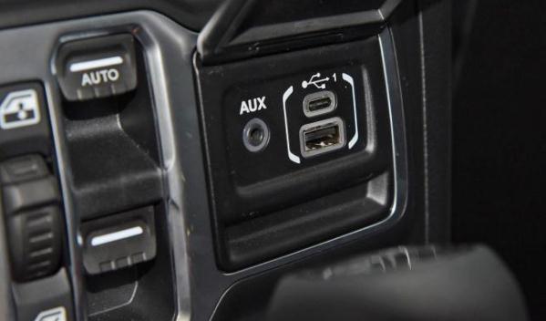 多媒體/充電接口是什么，接口對(duì)應(yīng)端口一致（常用型功能）