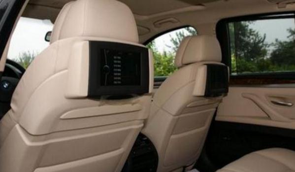 什么是后排液晶屏，高端車型的配置（長(zhǎng)途坐車不寂寞）