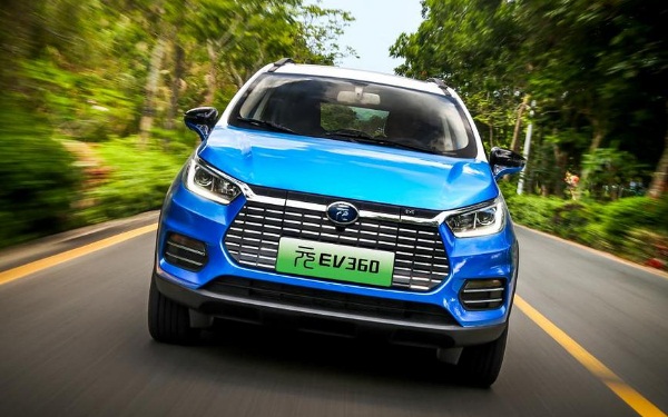 純電動(dòng)新車來(lái)襲 比亞迪元EV360上市