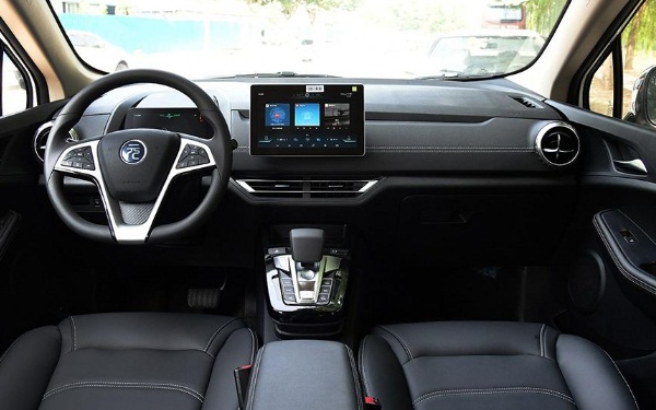 純電動(dòng)新車來(lái)襲 比亞迪元EV360上市