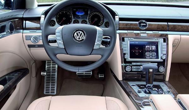 輝騰多少錢一輛，不怕奔馳寶馬，就怕大眾帶字母（奢華低調(diào)不起眼）