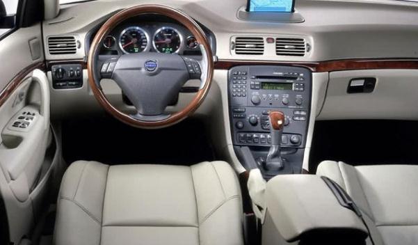 沃爾沃s80多少錢(qián)，二手車(chē)保值率低（維修保養(yǎng)難）