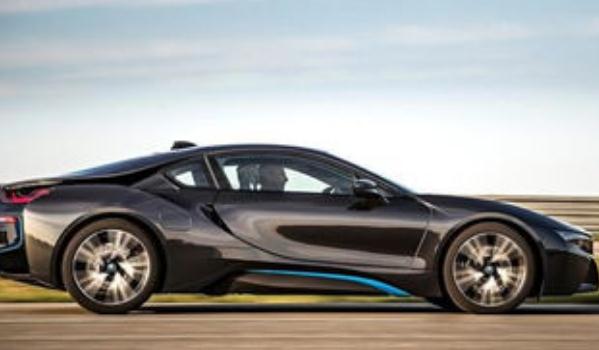 寶馬i8敞篷多少錢(qián)，195.8萬(wàn)元讓消費(fèi)者可望不可及（豪氣）