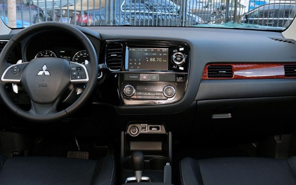 20萬(wàn)級(jí)別的經(jīng)典越野車 歐藍(lán)德最新價(jià)格直降2萬(wàn)