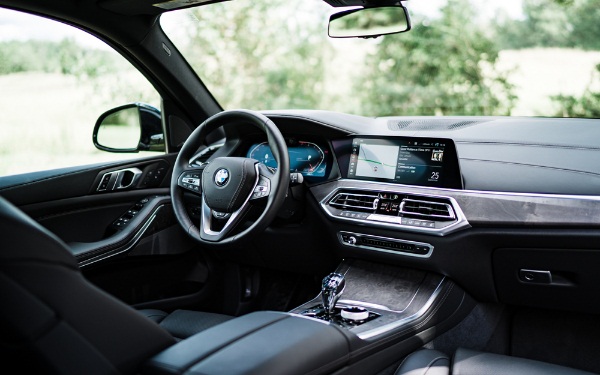 寶馬x5多少錢(qián) 官方參考價(jià)70萬(wàn)起售