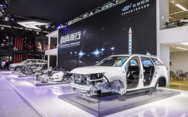 長安歐尚COS1°科賽底盤 科學(xué)設(shè)計帶來更好減震效果