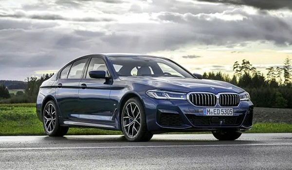 奧迪a6l和寶馬5系哪個(gè)好 寶馬5系空間大(頂配僅售55萬(wàn))