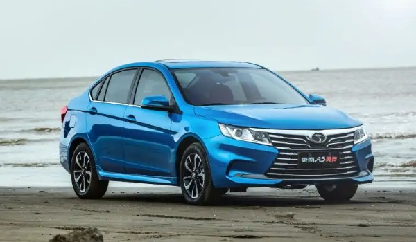 東南a5翼舞這款車怎么樣 車身長(zhǎng)達(dá)4.5米(百公里油耗6.8L)
