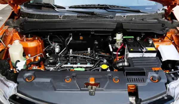 東南dx3空氣濾芯位置 位于發(fā)動機艙右下角