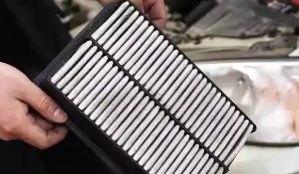 東南dx3空氣濾芯位置 位于發(fā)動機艙右下角