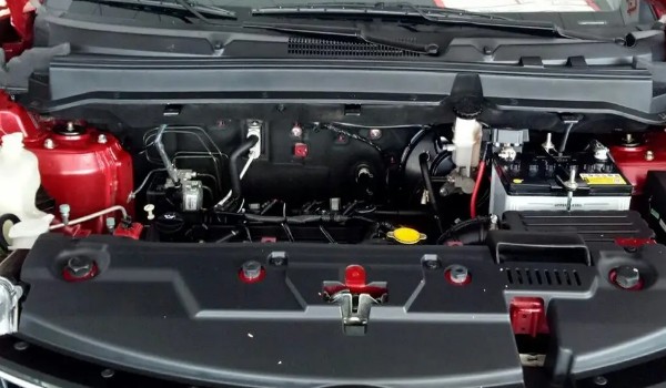 東南dx3和寶駿510哪個好 東南dx3動力強車身長達(dá)4.3米