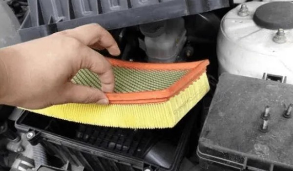 全界q1空氣濾芯在哪 位于發(fā)動機艙右上角位置