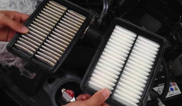 拓陸者勝途空氣濾芯的位置 位于發(fā)動機(jī)艙左下角