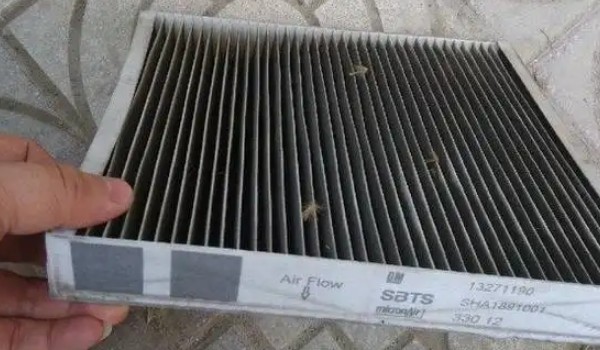 拓陸者勝途空調濾芯在哪 位于副駕駛手套箱里面