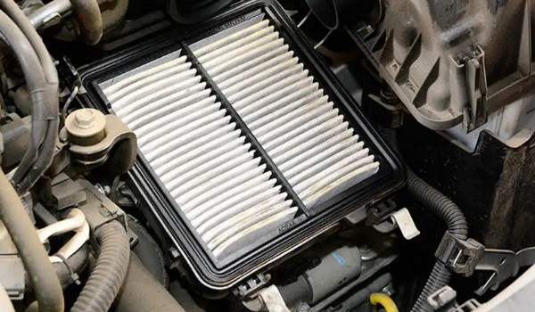 大眾凌渡空氣濾芯在哪里 位于發(fā)動機艙的右下角