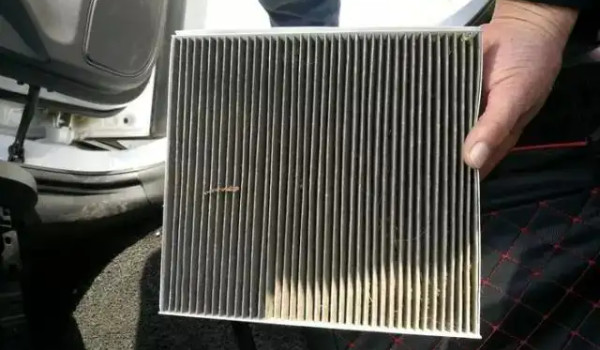 傳祺gs8空調濾芯在哪個地方 位于副駕駛手套箱里面