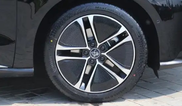 比亞迪漢輪胎型號(hào)是多少 輪胎型號(hào)為245/45 r19