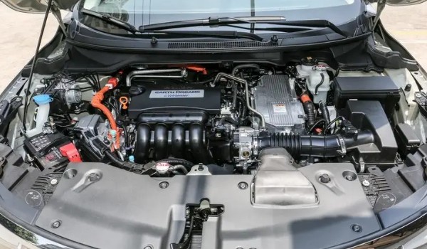 比亞迪漢玻璃水在哪個(gè)口加 位于發(fā)動(dòng)機(jī)艙左下角位置