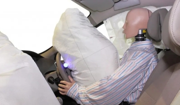 別克英朗有幾個安全氣囊 標(biāo)配四個安全氣囊